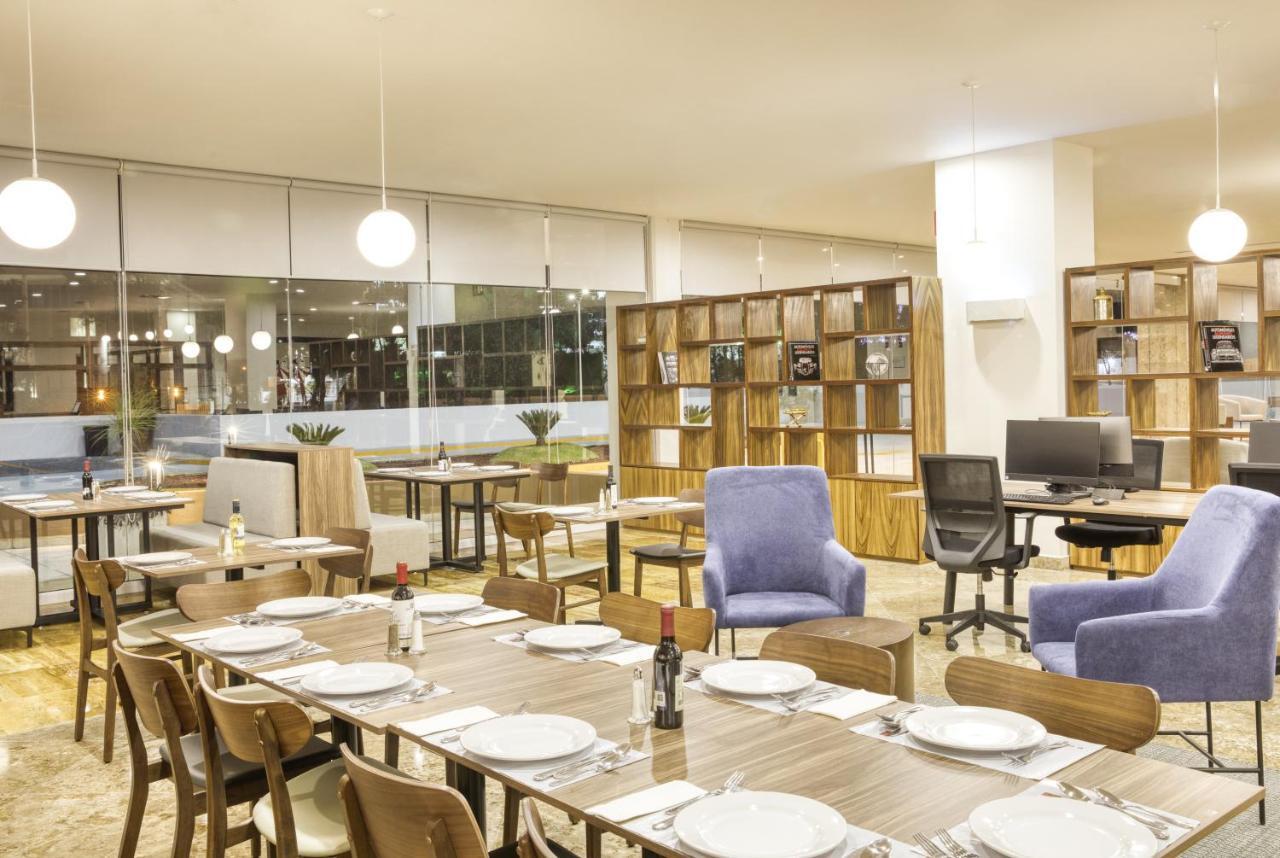Fiesta Inn Guadalajara Periferico Poniente Zapopan Bagian luar foto